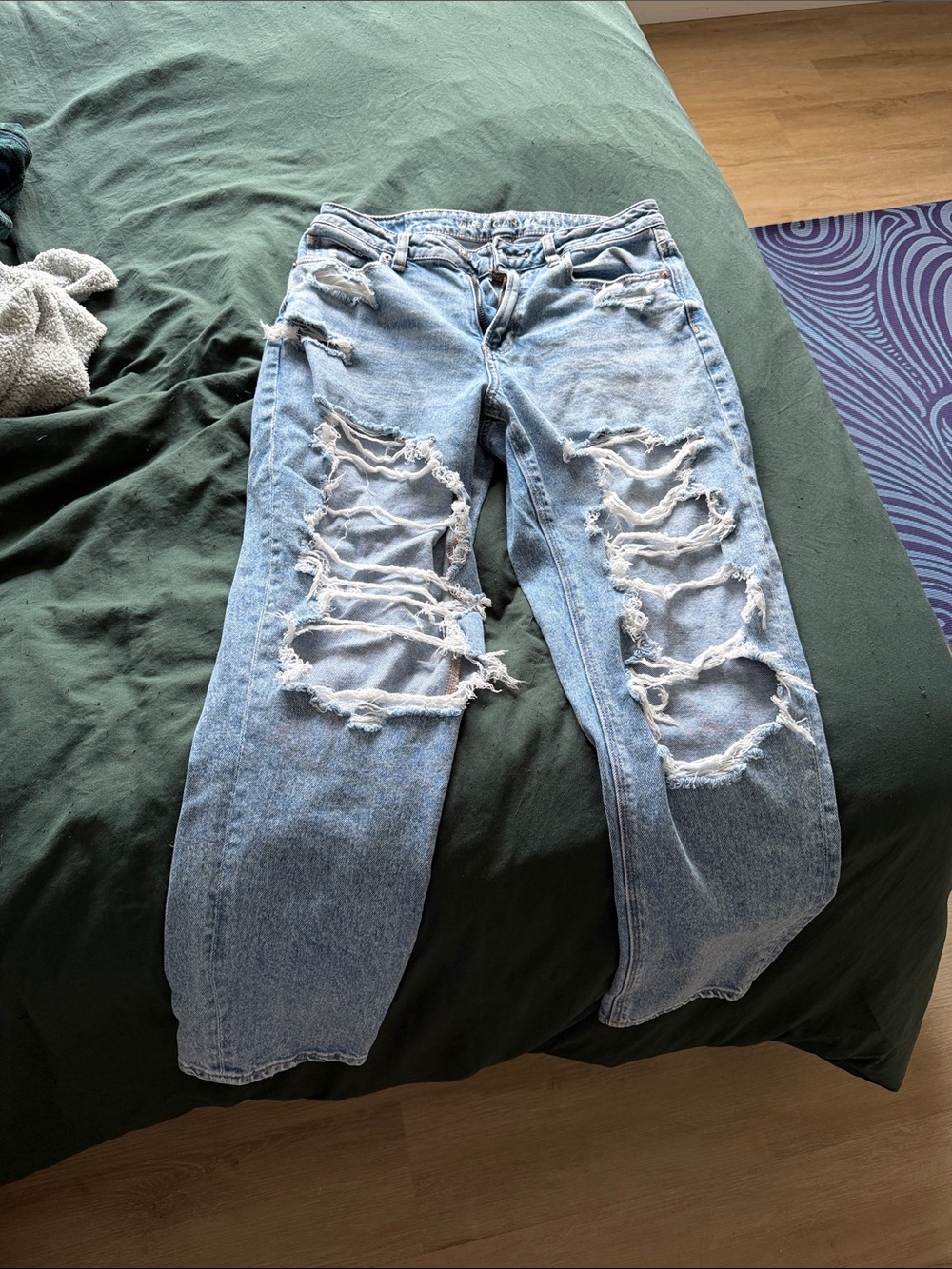 American Eagle Outfitters Light Blue Ripped mom Jeans